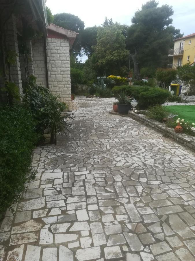 Villa Edward Premantura Exterior foto